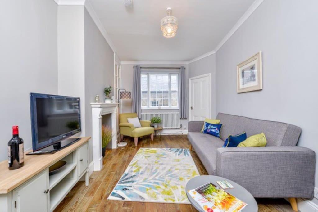 Victorian Townhouse - Stamford Centre - 2 Big Bedrooms, Living Room Kitchen Etc Tastefully Decorated Exterior foto