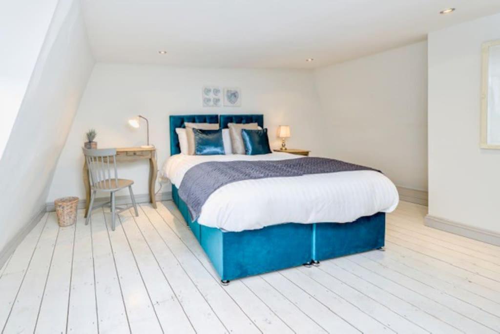 Victorian Townhouse - Stamford Centre - 2 Big Bedrooms, Living Room Kitchen Etc Tastefully Decorated Exterior foto