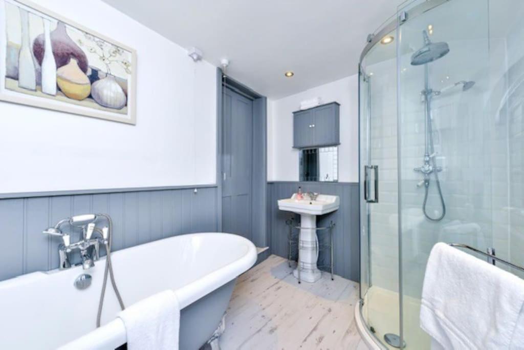 Victorian Townhouse - Stamford Centre - 2 Big Bedrooms, Living Room Kitchen Etc Tastefully Decorated Exterior foto