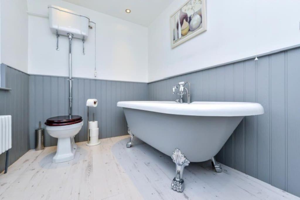 Victorian Townhouse - Stamford Centre - 2 Big Bedrooms, Living Room Kitchen Etc Tastefully Decorated Exterior foto